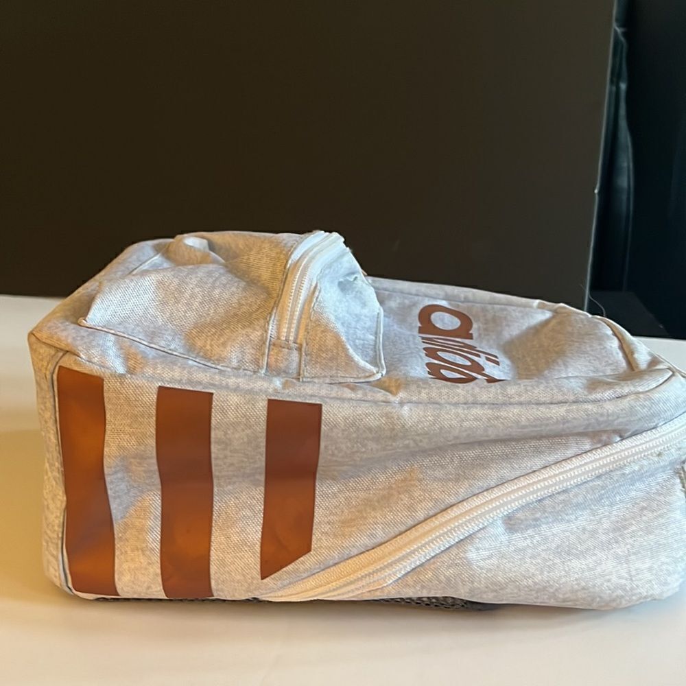 Small Adidas Backpack. Excellent Condition Gray and Copper - Picture 5 of 7
